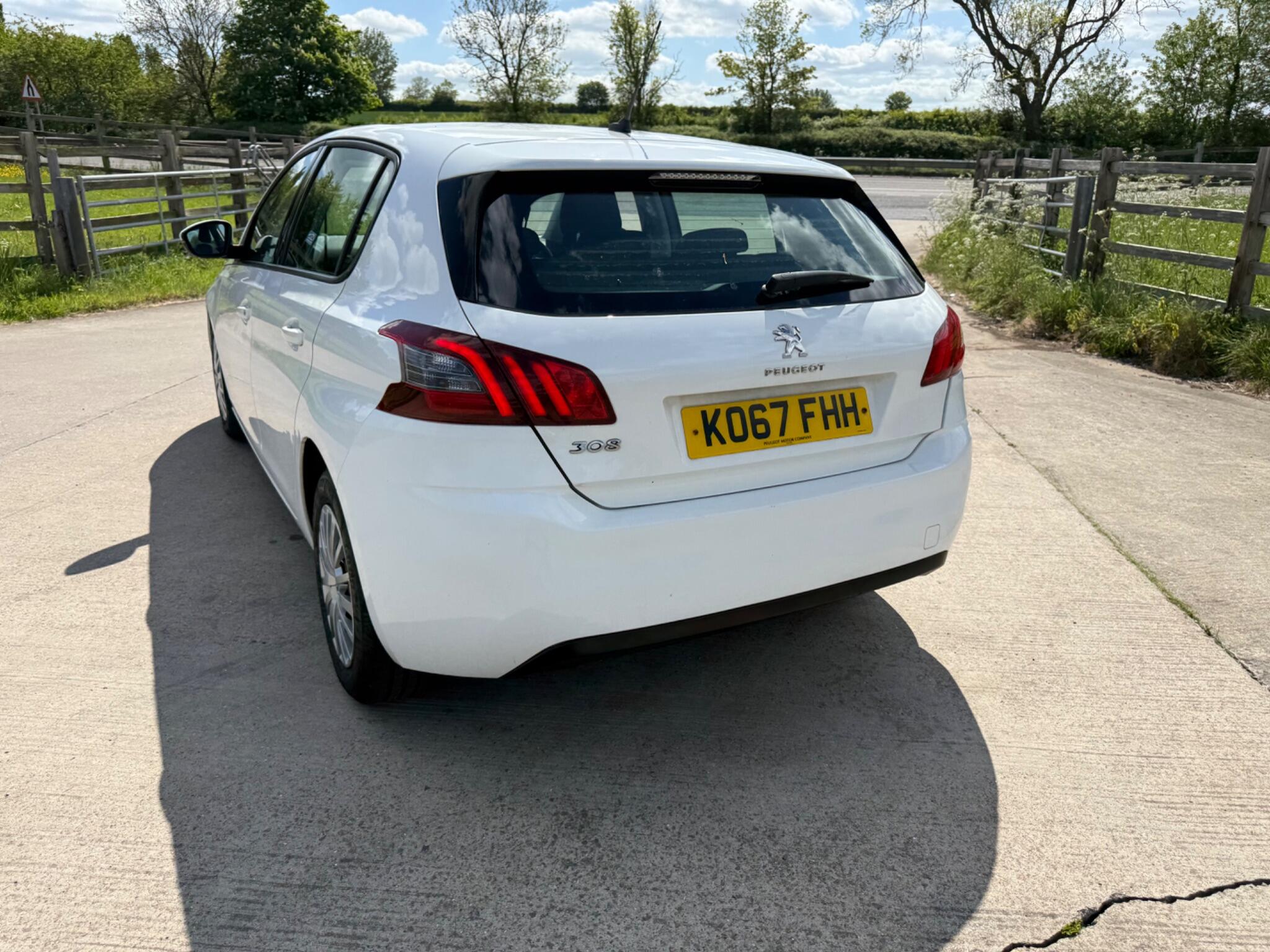 Peugeot 308 1.2 PureTech Access Euro 6 (s/s) 5dr — photo 62 of 100